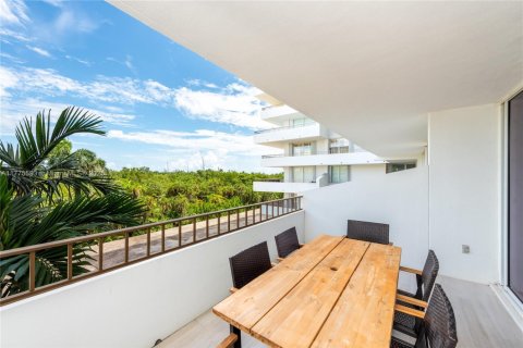 Condo in Key Biscayne, Florida, 2 bedrooms  № 1712109 - photo 4