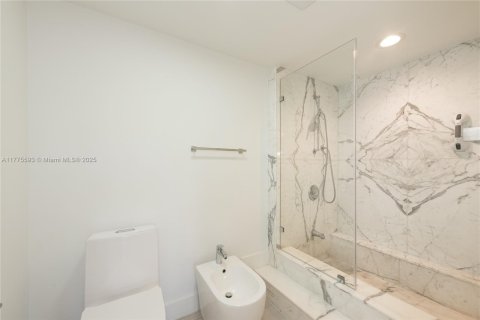 Condo in Key Biscayne, Florida, 2 bedrooms  № 1712109 - photo 15