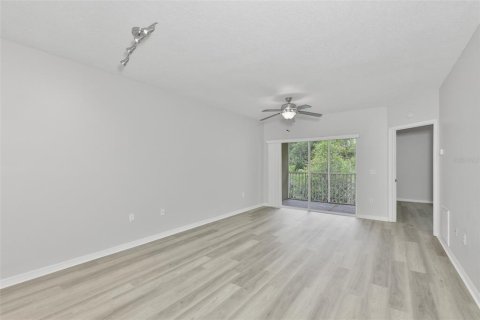 Condo in Riverview, Florida, 3 bedrooms № 2207919 - photo 5