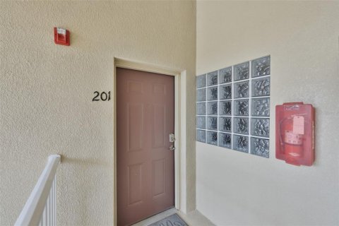 Condo in Riverview, Florida, 3 bedrooms № 2207919 - photo 2