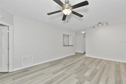 Condo in Riverview, Florida, 3 bedrooms № 2207919 - photo 7