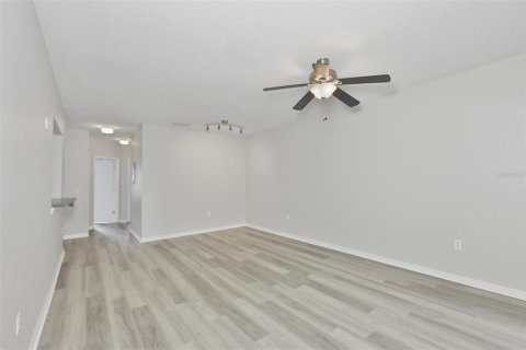 Condo in Riverview, Florida, 3 bedrooms № 2207919 - photo 13