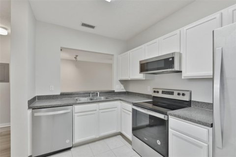 Condo in Riverview, Florida, 3 bedrooms № 2207919 - photo 3