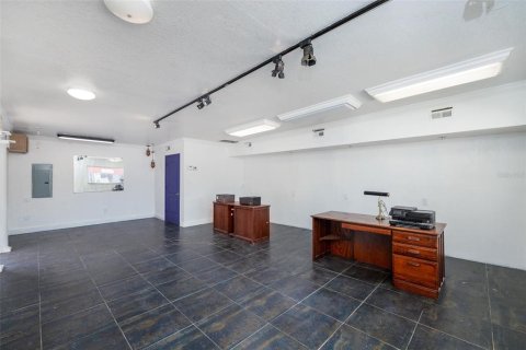 Propiedad comercial en alquiler en Saint Petersburg, Florida № 1829711 - foto 4