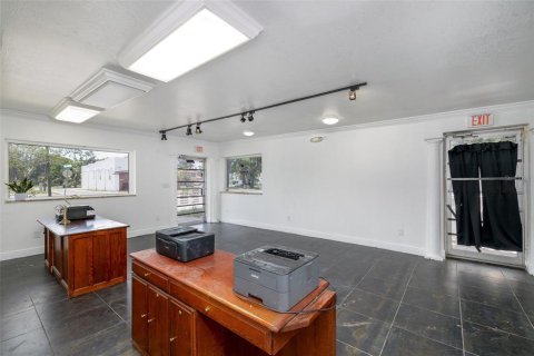 Propiedad comercial en alquiler en Saint Petersburg, Florida № 1829711 - foto 3