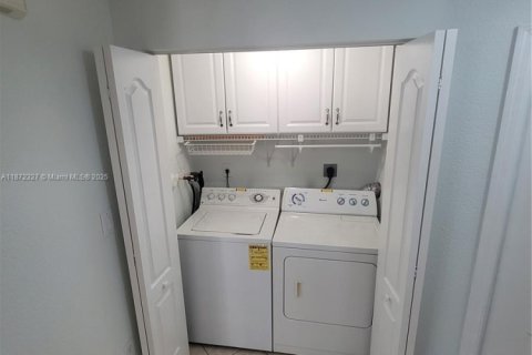 Adosado en alquiler en Miami, Florida, 3 dormitorios, 120.77 m2 № 1922559 - foto 4