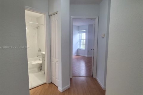 Adosado en alquiler en Miami, Florida, 3 dormitorios, 120.77 m2 № 1922559 - foto 21