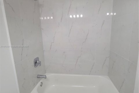 Adosado en alquiler en Miami, Florida, 3 dormitorios, 120.77 m2 № 1922559 - foto 19