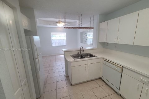 Adosado en alquiler en Miami, Florida, 3 dormitorios, 120.77 m2 № 1922559 - foto 8