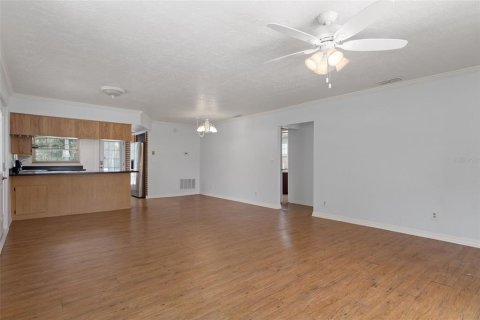 House in Homosassa, Florida 3 bedrooms, 190.45 sq.m. № 2227242 - photo 15