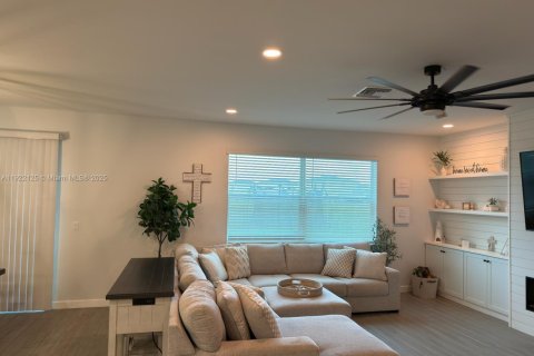 Casa en venta en Port St. Lucie, Florida, 4 dormitorios, 239.97 m2 № 1976345 - foto 21