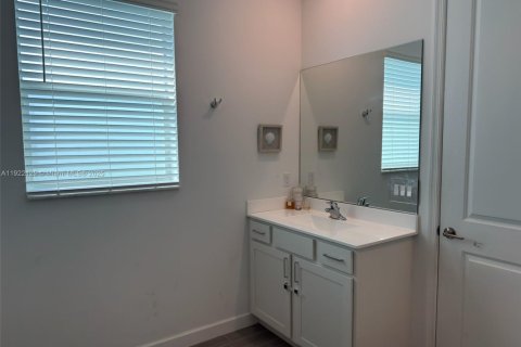 Casa en venta en Port St. Lucie, Florida, 4 dormitorios, 239.97 m2 № 1976345 - foto 16