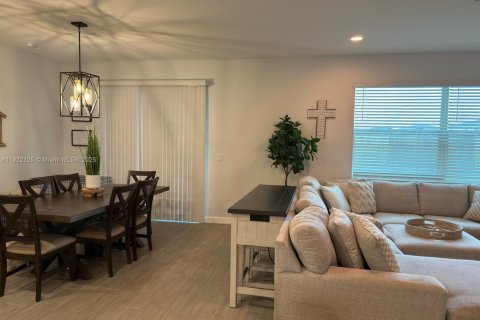 Casa en venta en Port St. Lucie, Florida, 4 dormitorios, 239.97 m2 № 1976345 - foto 19