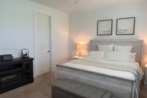 Casa en venta en Port St. Lucie, Florida, 4 dormitorios, 239.97 m2 № 1976345 - foto 9