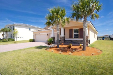 Casa en venta en Port St. Lucie, Florida, 4 dormitorios, 239.97 m2 № 1976345 - foto 4