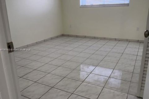 Снять в аренду кондоминиум в Хайалиа, Флорида 2 спальни, 75.44м2, № 1955492 - фото 14