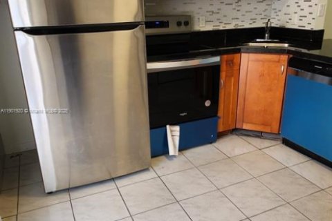 Снять в аренду кондоминиум в Хайалиа, Флорида 2 спальни, 75.44м2, № 1955492 - фото 3