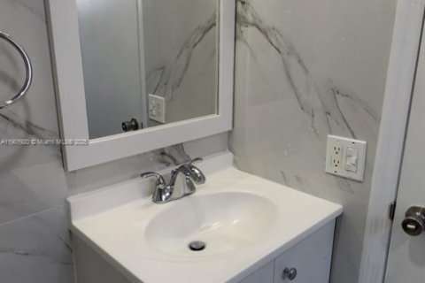 Снять в аренду кондоминиум в Хайалиа, Флорида 2 спальни, 75.44м2, № 1955492 - фото 20