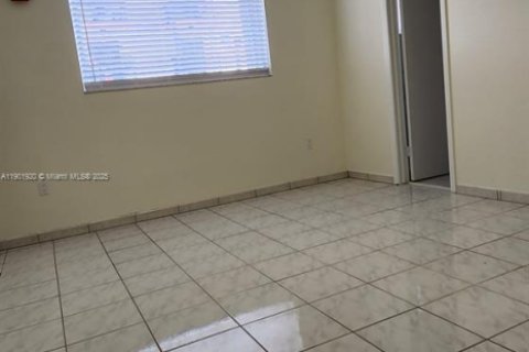 Снять в аренду кондоминиум в Хайалиа, Флорида 2 спальни, 75.44м2, № 1955492 - фото 15