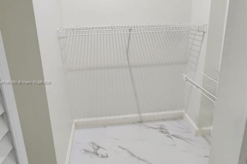 Снять в аренду кондоминиум в Хайалиа, Флорида 2 спальни, 75.44м2, № 1955492 - фото 18