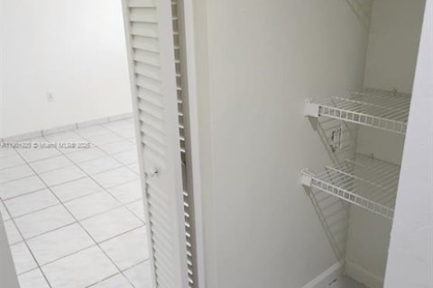 Снять в аренду кондоминиум в Хайалиа, Флорида 2 спальни, 75.44м2, № 1955492 - фото 17