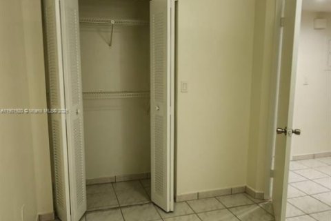 Снять в аренду кондоминиум в Хайалиа, Флорида 2 спальни, 75.44м2, № 1955492 - фото 12