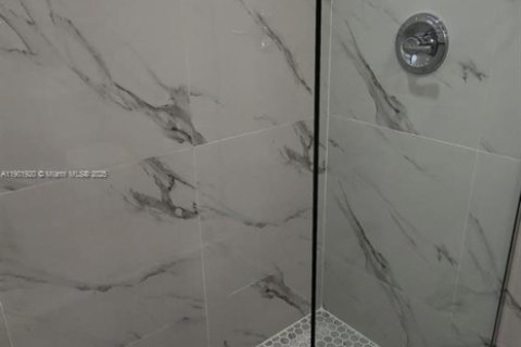 Снять в аренду кондоминиум в Хайалиа, Флорида 2 спальни, 75.44м2, № 1955492 - фото 22