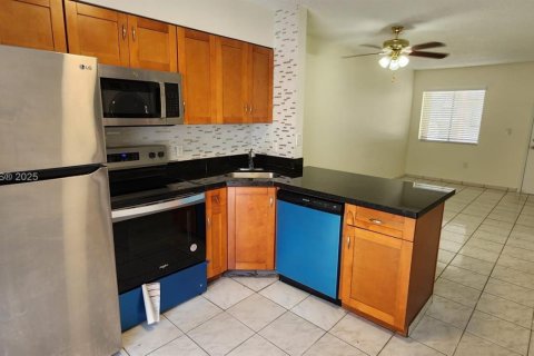 Снять в аренду кондоминиум в Хайалиа, Флорида 2 спальни, 75.44м2, № 1955492 - фото 2