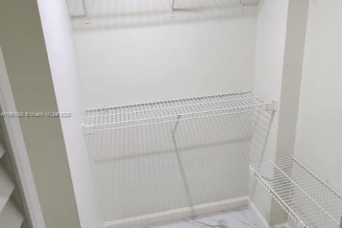 Снять в аренду кондоминиум в Хайалиа, Флорида 2 спальни, 75.44м2, № 1955492 - фото 16