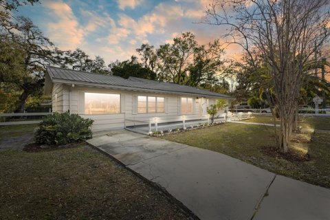 House in Sarasota, Florida 2 bedrooms, 149.48 sq.m. № 2199071