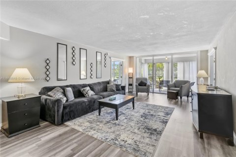 Condo in Pompano Beach, Florida, 3 bedrooms № 1973241 - photo 3