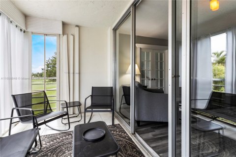 Condo in Pompano Beach, Florida, 3 bedrooms № 1973241 - photo 19