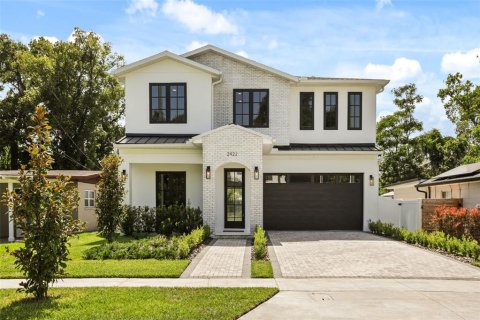 House in Orlando, Florida 5 bedrooms, 296.54 sq.m. № 2216532 - photo 2