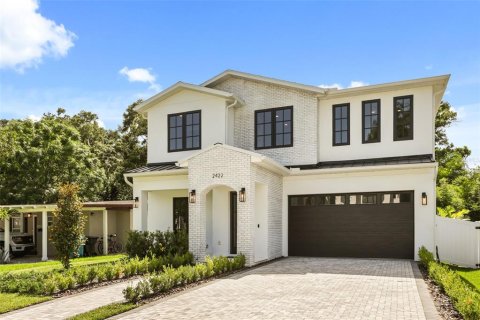 House in Orlando, Florida 5 bedrooms, 296.54 sq.m. № 2216532 - photo 3