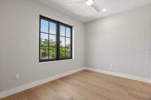 House in Orlando, Florida 5 bedrooms, 296.54 sq.m. № 2216532 - photo 26