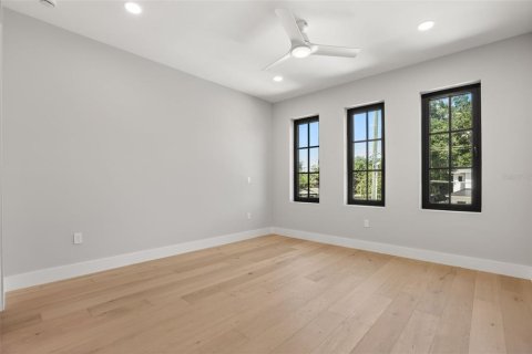 House in Orlando, Florida 5 bedrooms, 296.54 sq.m. № 2216532 - photo 30