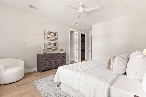 House in Orlando, Florida 5 bedrooms, 296.54 sq.m. № 2216532 - photo 20