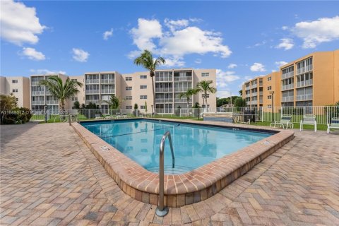 Condominio en venta en Dania Beach, Florida, 1 dormitorio, 74.32 m2 № 1948900 - foto 27
