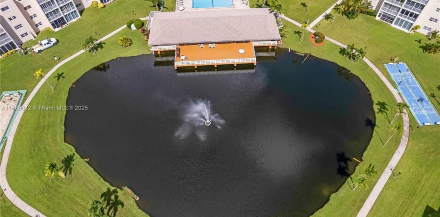 Condominio en Dania Beach, Florida, 1 dormitorio  № 1948900