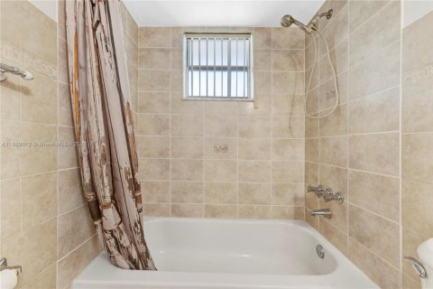 Condominio en venta en Dania Beach, Florida, 1 dormitorio, 74.32 m2 № 1948900 - foto 22