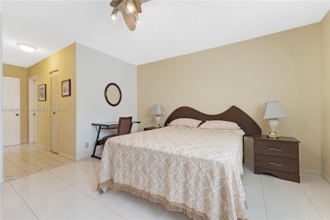 Condominio en venta en Dania Beach, Florida, 1 dormitorio, 74.32 m2 № 1948900 - foto 19