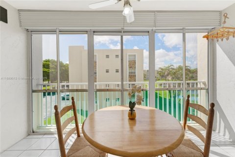 Condominio en venta en Dania Beach, Florida, 1 dormitorio, 74.32 m2 № 1948900 - foto 25
