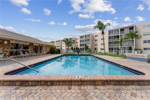 Condominio en venta en Dania Beach, Florida, 1 dormitorio, 74.32 m2 № 1948900 - foto 28