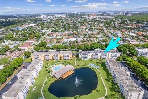 Condominio en venta en Dania Beach, Florida, 1 dormitorio, 74.32 m2 № 1948900 - foto 2