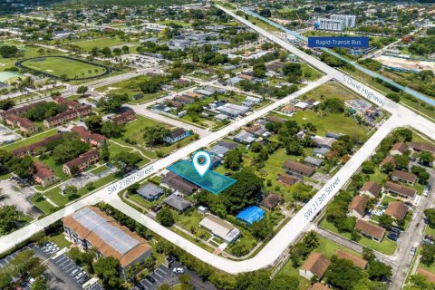 Propiedad comercial en venta en Miami, Florida № 2154704 - foto 1