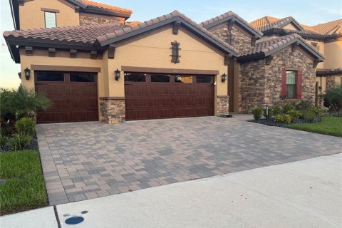 House in San Antonio, Florida 5 bedrooms, 291.53 sq.m. № 2211048 - photo 7