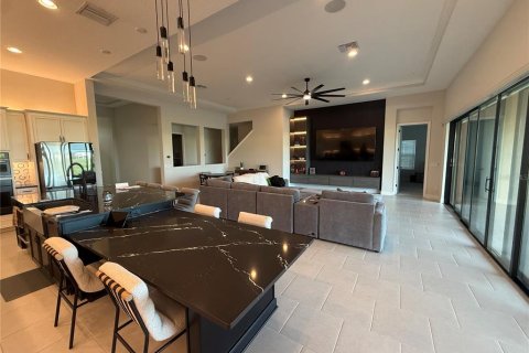 House in San Antonio, Florida 5 bedrooms, 291.53 sq.m. № 2211048 - photo 8