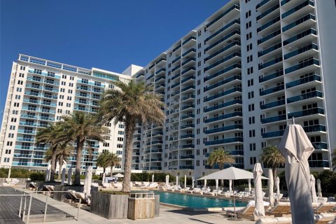 Condominio en alquiler en Miami Beach, Florida, 2 dormitorios, 89.19 m2 № 1938197 - foto 2