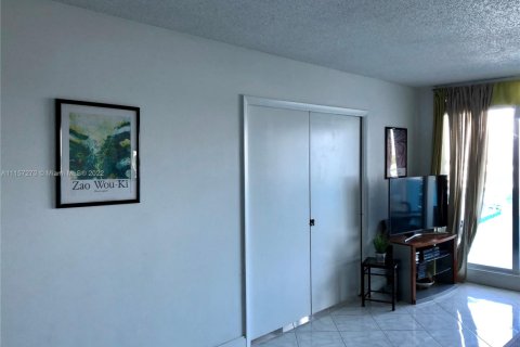 Condo in Miami Beach, Florida, 2 bedrooms  № 1938197 - photo 8