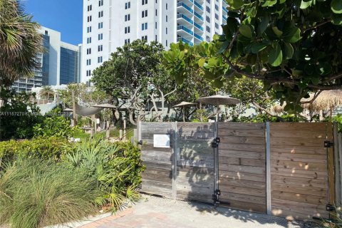 Condominio en alquiler en Miami Beach, Florida, 2 dormitorios, 89.19 m2 № 1938197 - foto 23